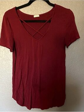 Crisscross V-Neck Short Sleeve Top - Burgundy